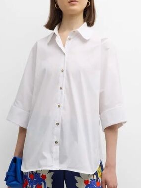 Maison Common shirt features short sleeves and distinctive gold buttons